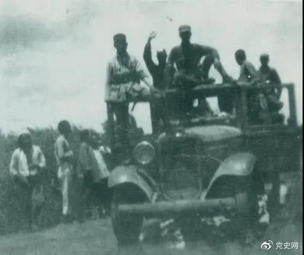 1938年3月31日，129師在邯長(zhǎng)公路的響堂鋪伏擊日軍，這是在戰(zhàn)斗中繳獲的汽車。