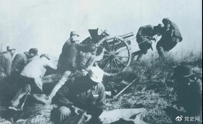 1938年2月22日，129師368旅兩個(gè)團(tuán)在井陘與娘子關(guān)之間的長(zhǎng)生口設(shè)伏，擊斃日軍130余人。圖為八路軍在此役中繳獲的山炮。