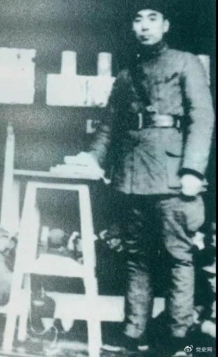 1939年3月10日，周恩來為新四軍排以上干部作題為《目前形勢(shì)與新四軍任務(wù)》的報(bào)告。
