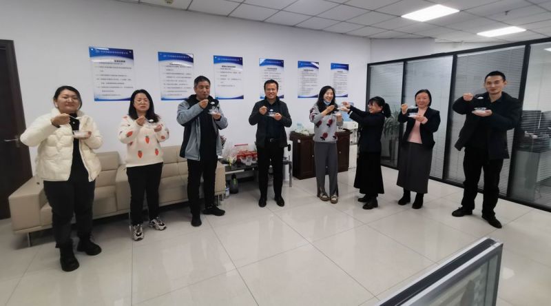 追憶崢嶸歲月  品味傳統(tǒng)文化  國鑫擔保、洛煙中心開展觀影品湯圓活動